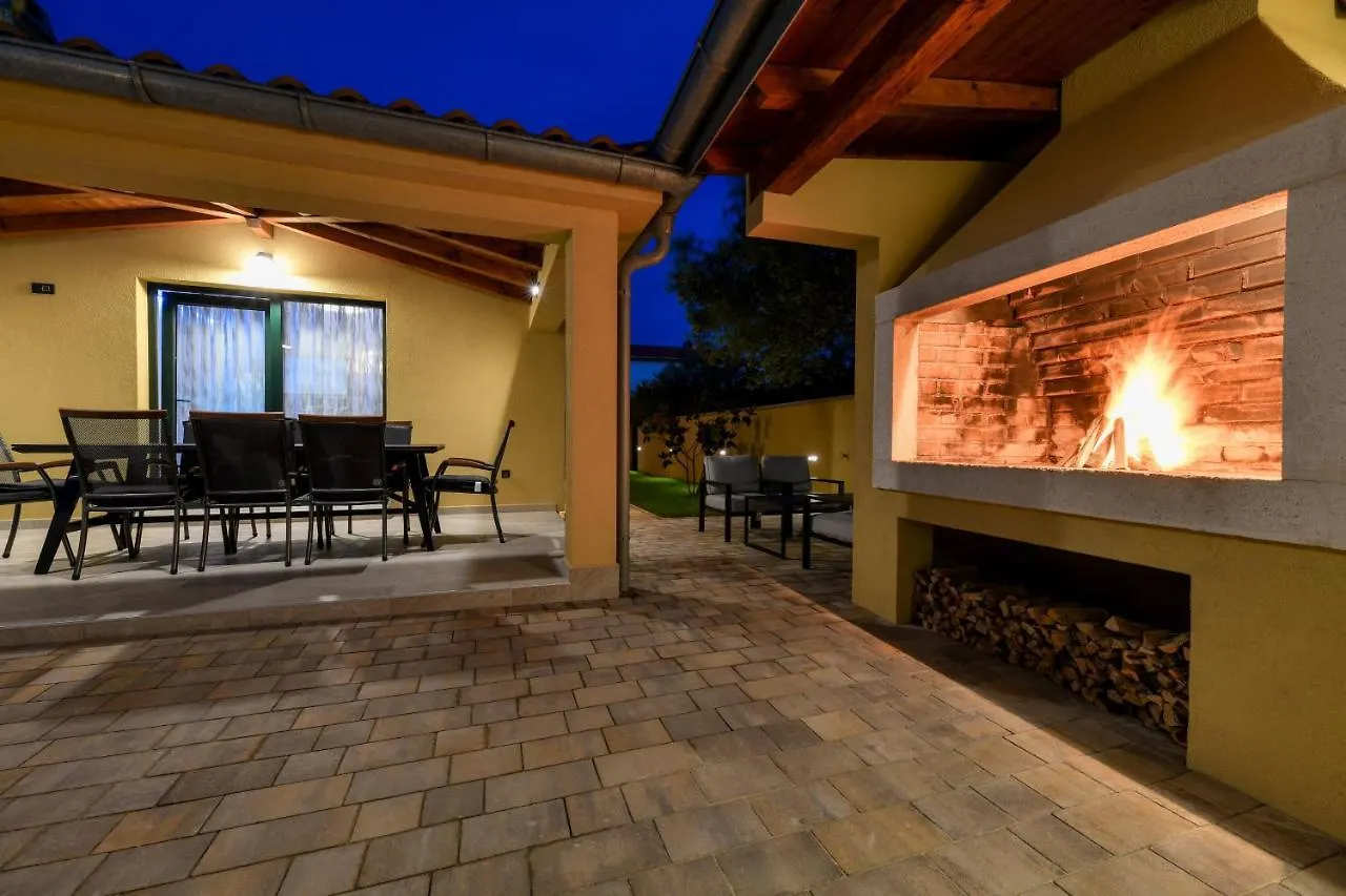 Villa Kate Vrsi 0*,  Croatia