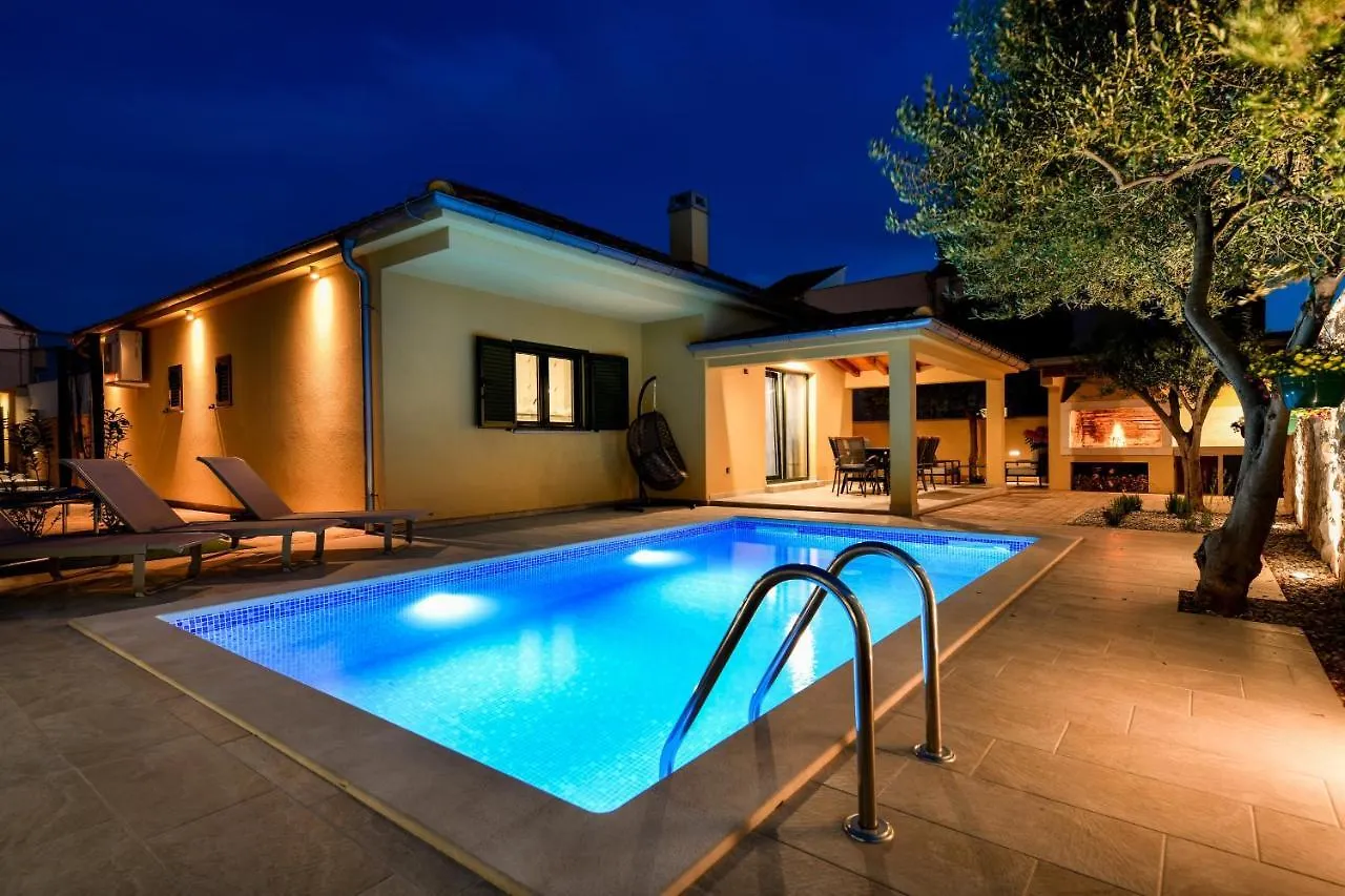 Villa Kate Vrsi 0*,